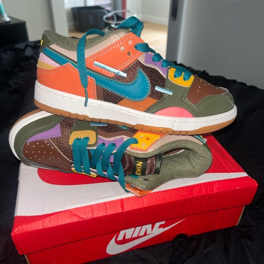 Nike Dunks - Picture 3 of 5
